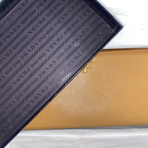 Prada Saffiano leather in color caramel (pre-owned) - Picture 13 of 14